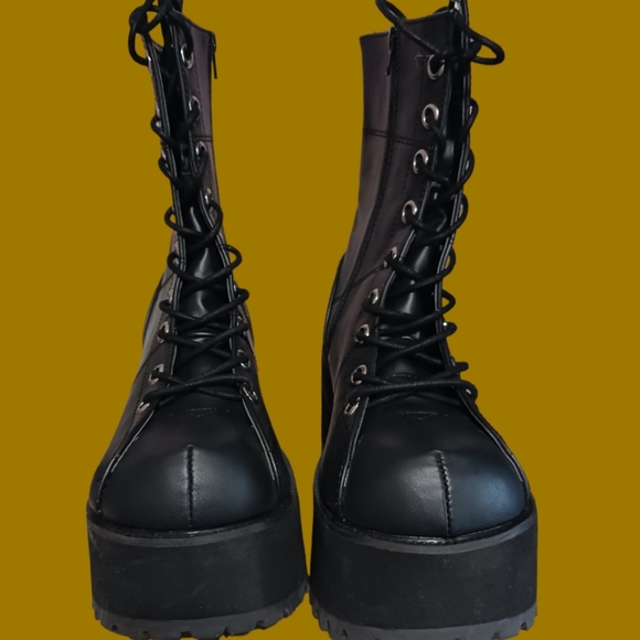 Demonia Shoes - Demonia ranger 301 platform heel boot size 11